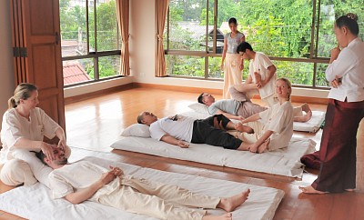 A Thai massage course at Sunshine